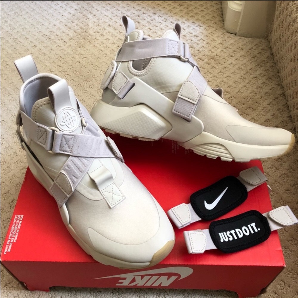 🚫✂️🎊New🎊 NIKE desert sand Air Huarache City - Picture 3 of 6